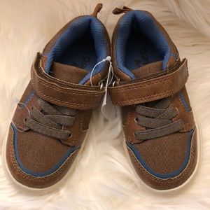 Boys sneakers size 7